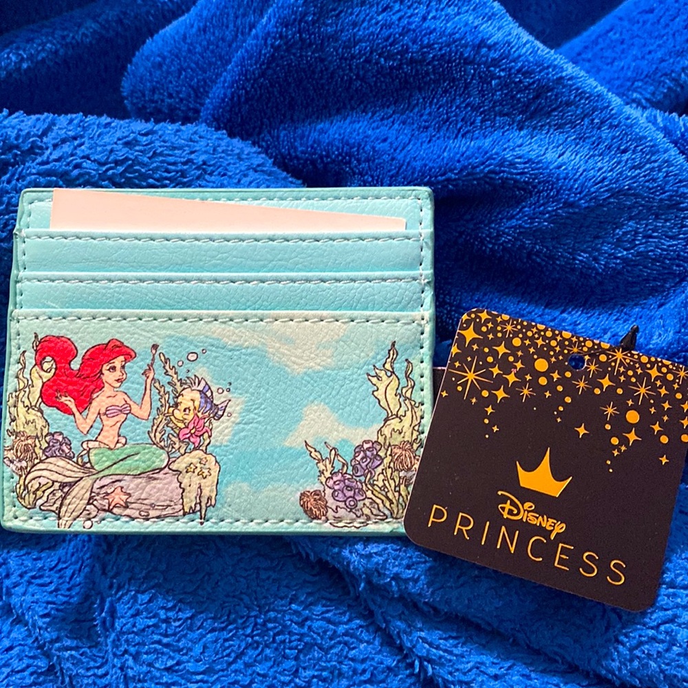 Little mermaid kiss the girl cardholder
